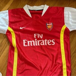 Nike Kids Red and White Arsenal Soccer Jersey Early 2000s